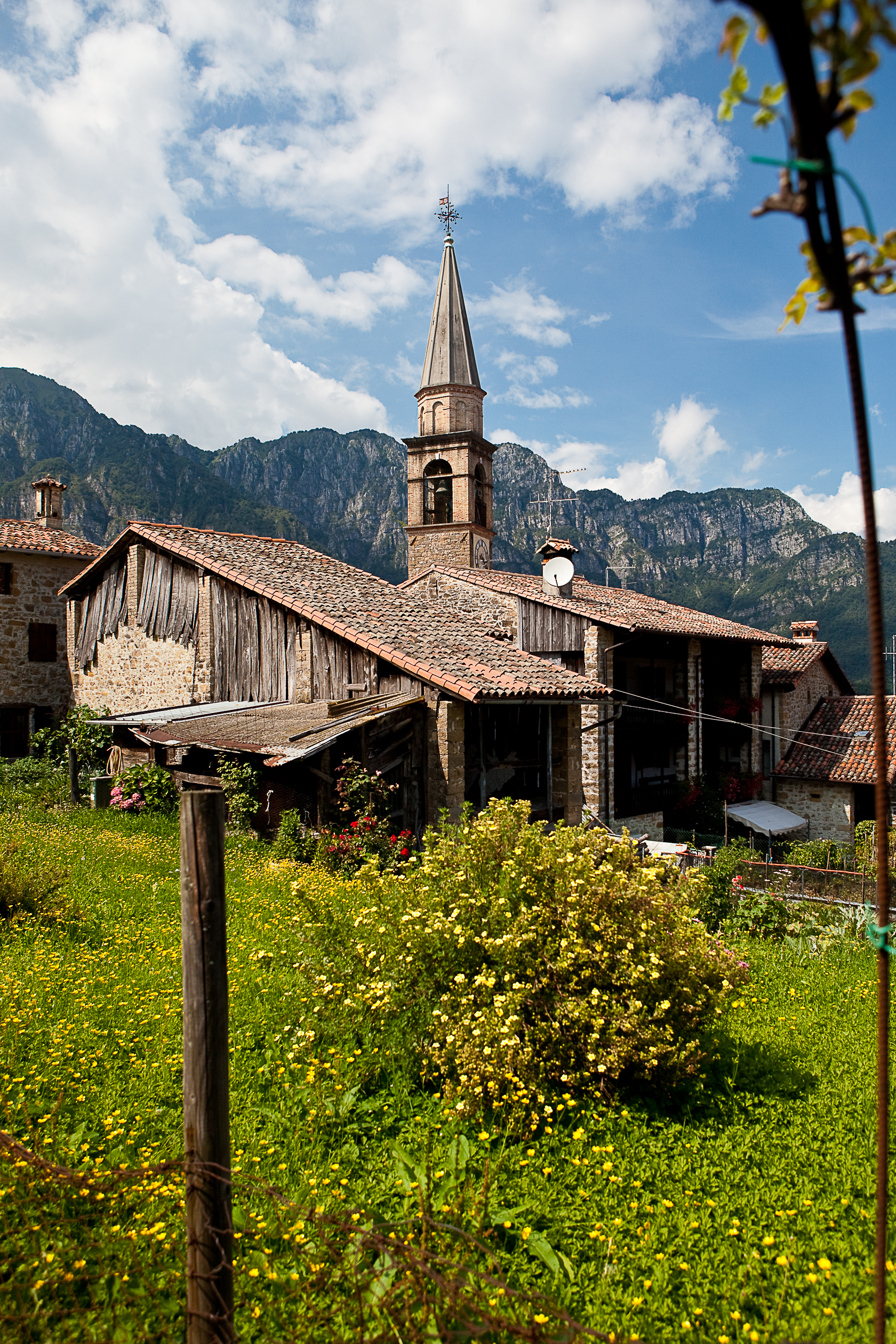 Frisanco_chiesa_[ph_Fabrice_Gallina].jpg